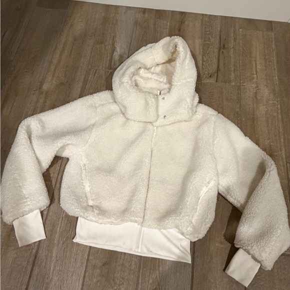 ALO Yoga Jackets & Blazers - Alo Yoga Foxy Sherpa Jacket size XS Ivory